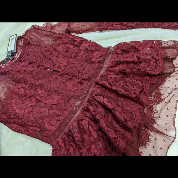Romeo + Juliet Couture Lace Blouse - Picture 6 of 9